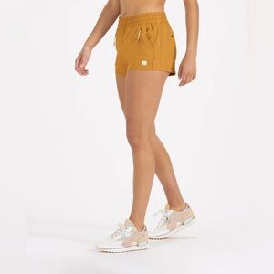 Vuori Women’s Dash Shorts Dark Golden Medium
